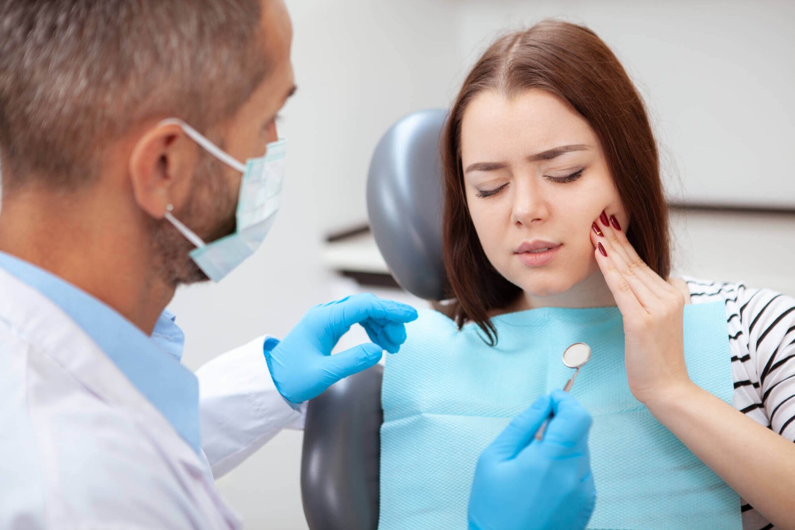 an Emergency Dentist in north Miami with patient